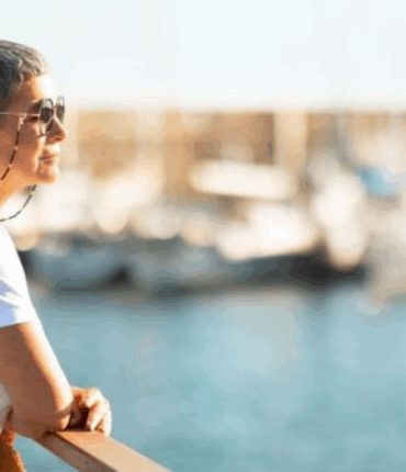 Fini l’EHPAD : à 77 ans, elle quitte sa maison de retraite et part vivre sur un bateau de croisière, « C’est bien moins cher »