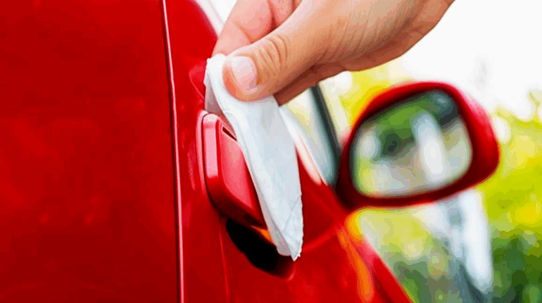 Voici pourquoi un mouchoir sur votre voiture peut être un avertissement sérieux !