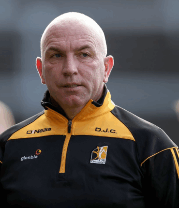 Trompé par un câble iPhone ? Un athlète irlandais ruinant simule une maladie grave pour soutirer des millions