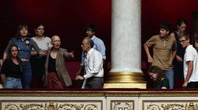 « Vous êtes les alliés du cancer ! » : à l’Assemblée, une femme s’emporte après l’adoption de la loi Duplomb