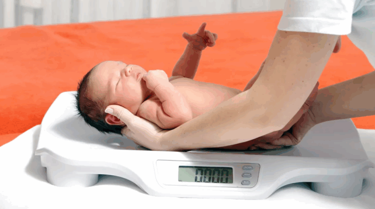 « Mon bébé pèse 10 kilos, on m’accuse de maltraitance mais mon fils est en très bonne santé »