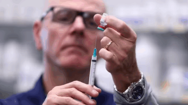 Deux vaccins utilisés depuis des années pourraient jouer un rôle inattendu contre la démence
