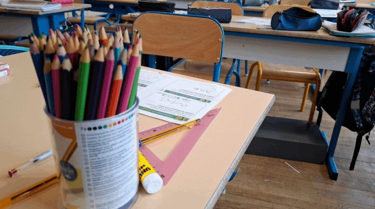 Cantal : une directrice d’école met fin à ses jours le jour de la rentrée après avoir subi des insultes homophobes