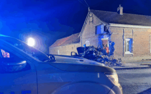 Somme : Une voiture percute une maison, trois morts dont une habitante