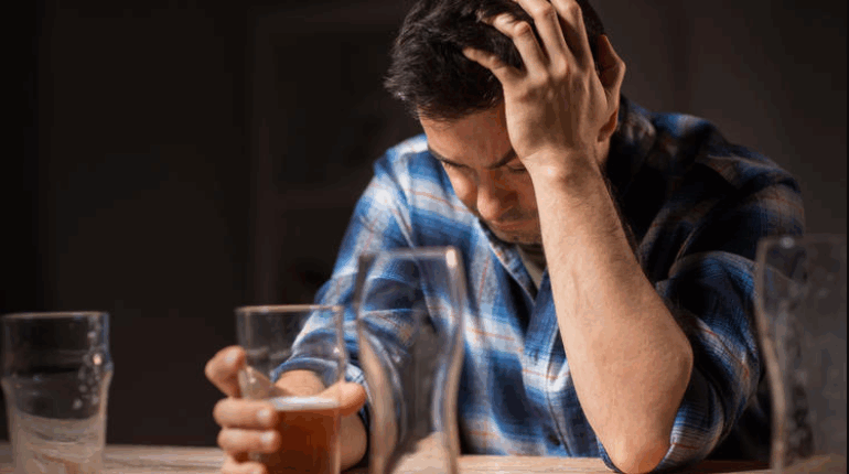 Combien de temps faut-il vraiment pour éliminer un verre d’alcool ?