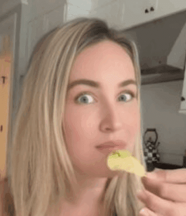 « Je gagne 42.000€ par semaine en vendant de la nourriture prémâchée à des hommes sans dents »