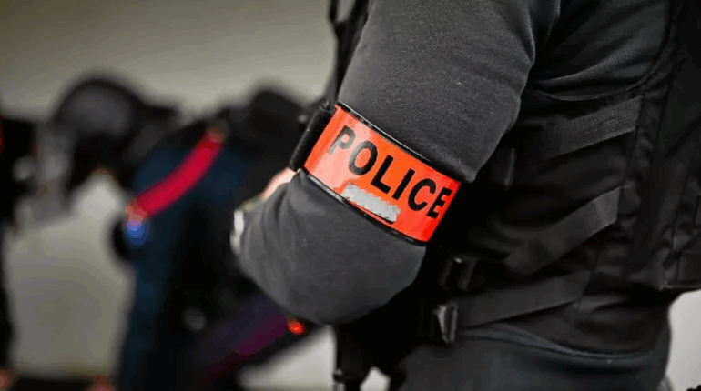 « Désolée d’avoir raté mon coup » : une retraitée tire en pleine tête de son voisin avec un pistolet de détresse