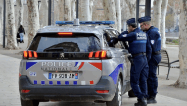 Un policier hospitalisé après avoir été traîné sur 200 mètres par un chauffard à Paris