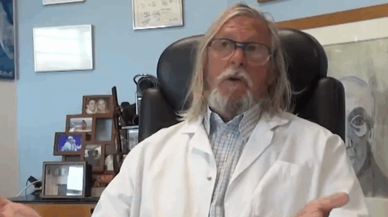 Existe-t-il un lien entre le vaccin antiCovid et le cancer du pancréas, comme l’affirme Didier Raoult ? Prudence