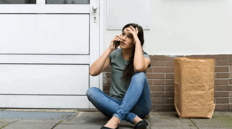 Excédée, elle vire illégalement sa squatteuse et se prend un tollé : « Si c’était à refaire, je le referais encore et toujours »