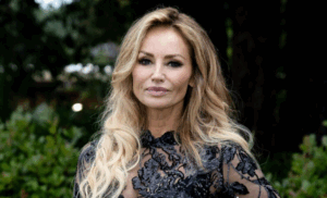 Adriana Karembeu choque les internautes avec cette vidéo où elle se touche la poitrine, « Petite s*lope »