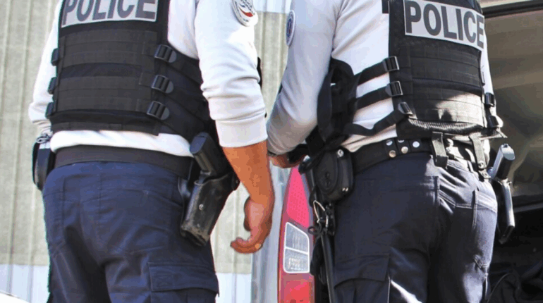 Essonne. Après avoir poignardé un homme au cou, il est rattrapé et lynché par des passants