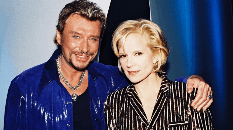 Après sa disparition, Sylvie Vartan brutalement honnête sur Johnny Hallyday : “C’était très difficile”