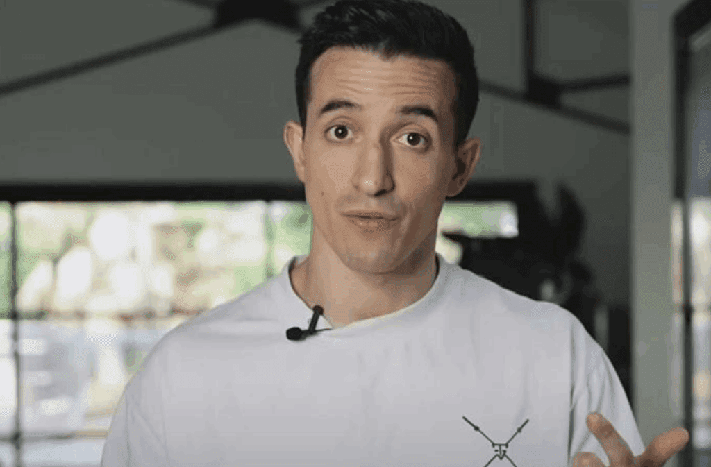 « Je suis à… » : Tibo InShape dévoile ses revenus mensuels et c’est ...