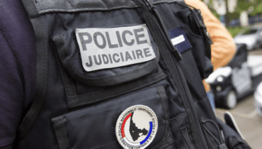 Un policier appelé sur une fusillade s’arrête acheter une pizza, l’affaire se termine en double me*rtre