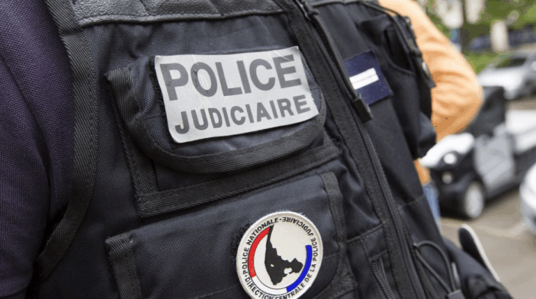 Un policier appelé sur une fusillade s’arrête acheter une pizza, l’affaire se termine en double me*rtre