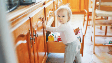 Drame familial : une fillette aurait provoqué la chute de sa petite sœur depuis un immeuble…