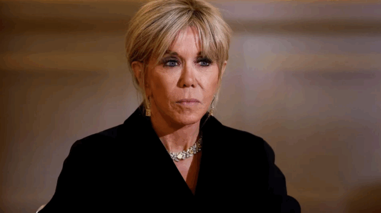 “Qu’elle se mette toute nùe” : au procès de Brigitte Macron, la réaction de la juge fait sensation…