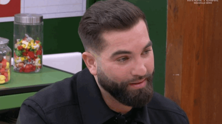 Kendji Girac débarque dans la Star Academy et son apparence physique surprend les élèves
