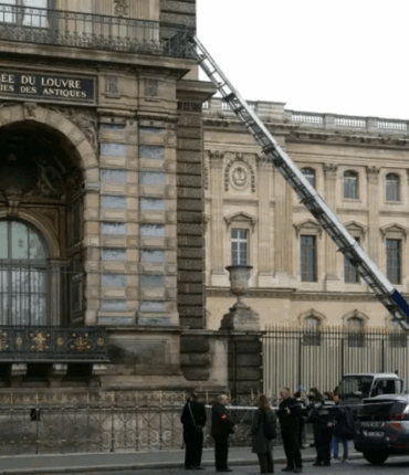 Cambriolage au Louvre : Les deux suspects mis en examen et placés en détention provisoire Cambriolage au Louvre : Les deux suspects mis en examen et placés en détention provisoire