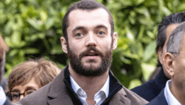 Louis Sarkozy presque nu devant les caméras, il fait le show en boxer à la télé, du jamais-vu pour le fils de Nicolas