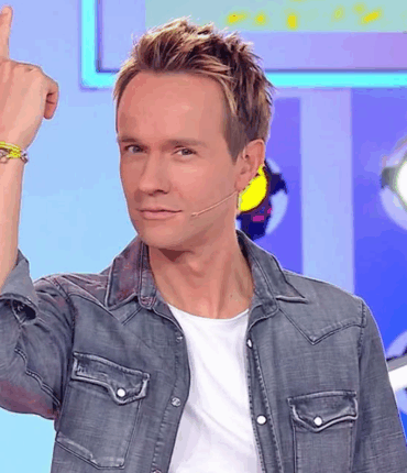 « Allez-y, tripotez-moi » : Cyril Féraud pris au dépourvu, une fan dépasse les bornes et l’embrasse