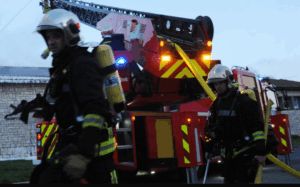 Bordeaux : Les pompiers caillassés, une femme blessée et un préfet fâché