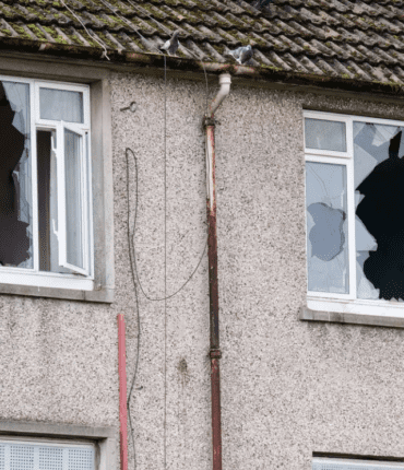 Une propriétaire condamnée à un an de prison pour avoir tenté d’intimider le squatteur de sa propre maison