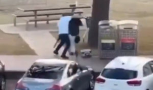 Australie : les images incroyables de l’homme qui neutralise le terroriste à mains nues (vidéo)