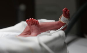 Nancy : Quatre infirmières condamnées pour une surdose de sirop fatale à deux bébés prématurés