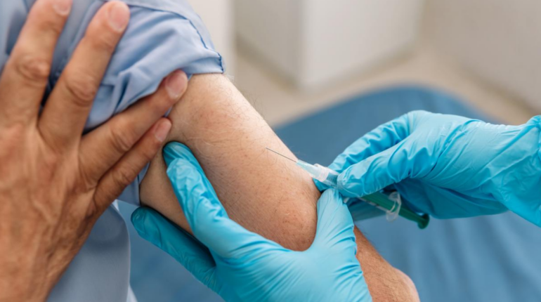 Pneumomie : un nouveau vaccin arrive pour protéger les adultes de cette infection des poumons encore trop meurtrière