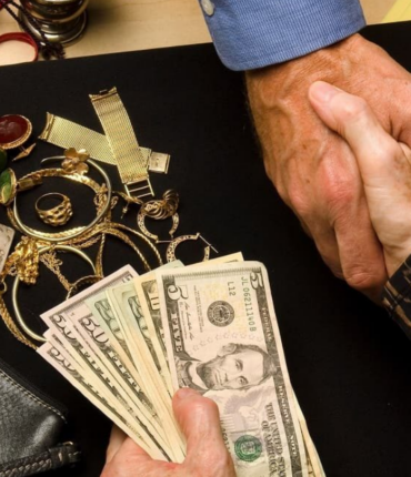 Oubliez l&rsquo;or, c&rsquo;est le moment de revendre vos objets en argent, des centaines d&rsquo;euros dorment dans vos placards