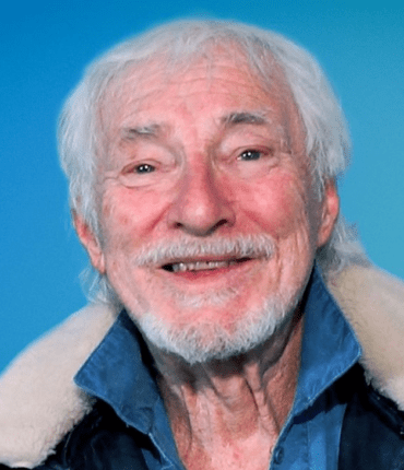 À 96 ans, Hugues Aufray dévoile le secret de son endurance au plumard : “Le viagra…”