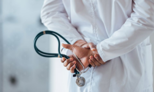 Le prix des consultations médicales change le 1er janvier 2026 : voici combien ça va coûter selon les médecins