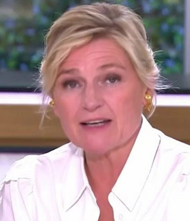 Anne-Élisabeth Lemoine pratique ce sport « tous les samedis » : il corrige la posture et renforce le dos après 50 ans