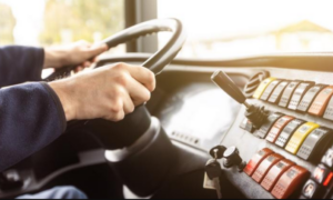 Soupçonnés de transporter des migrants entre Paris et Barcelone, 15 chauffeurs de car arrêtés