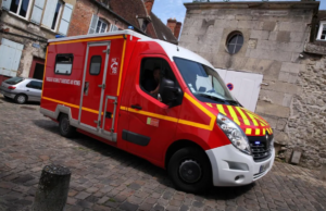 Une mère et son fils de 2 ans tombent dans le canal pour sauver leur chien, l’enfant dans un état grave