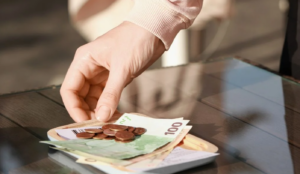 Ils quittent le restaurant sans un mot et laissent 4 200 € de pourboire : les serveurs fondent en larmes