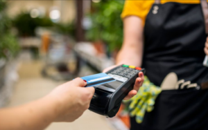 Un « impôts silencieux » : chaque paiement par carte taxé à 0,5 % depuis le 1er janvier 2026 ?