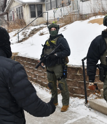 Un enfant de 5 ans arrêté par la police de l&rsquo;immigration avec son père dans le Minnesota et conduit dans un centre de rétention