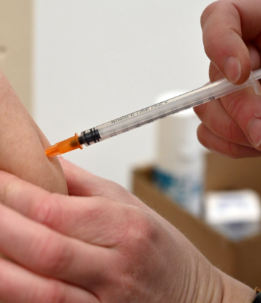 Un médecin prend l’engagement de ne plus vacciner : « Je ne veux plus participer à ce génocide »