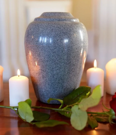 Adieu les flammes : de plus en plus de gens vont opter pour l&rsquo;aquamation, qui dissout le corps du défunt dans une eau à 150°