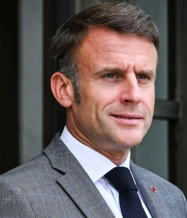 Emmanuel Macron : voici combien le président touche de salaire chaque mois (avant impôt) par rapport à Donald Trump