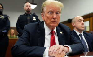 Donald Trump : “J’ai posé la main sur une…”, ce geste déplacé du président américain fait jaser