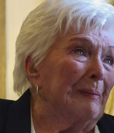 Line Renaud (97 ans) décidée à finir sa vie dignement, elle dévoile le « cocon duquel elle lâchera son dernier soupir »