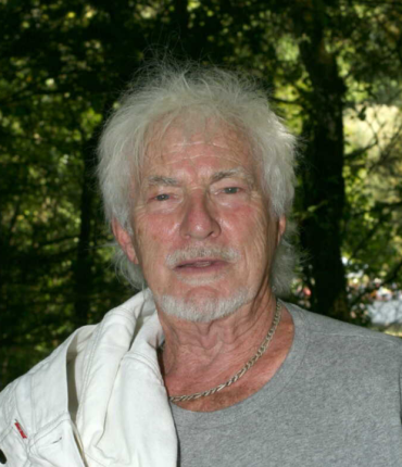 Hugues Aufray annoncé malade et mort : il pousse un coup de gueule en vidéo