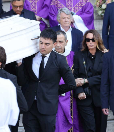 Obsèques de Nathalie Baye : Sylvie Vartan, David Hallyday, Valérie Lemercier… l’adieu à la comédienne en images