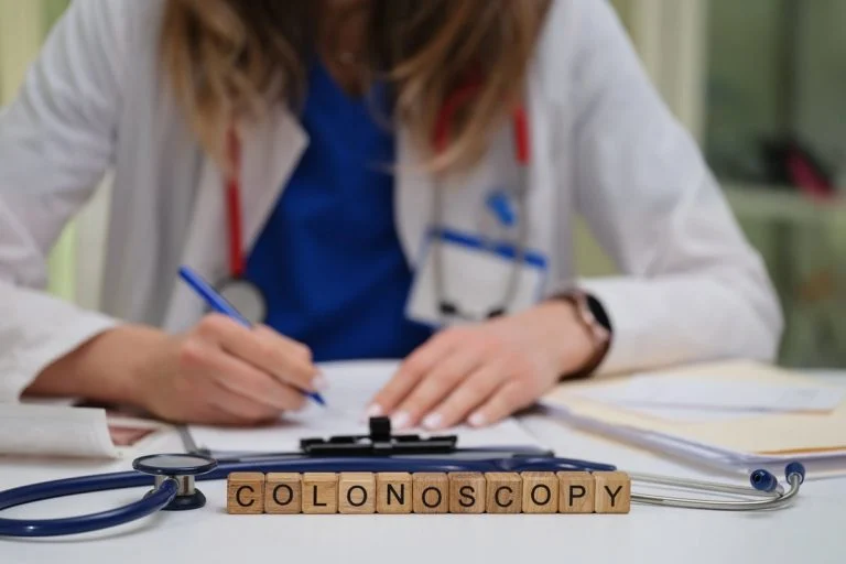 coloscopie-tout-savoir-sur-cet-examen-essentiel-et cover