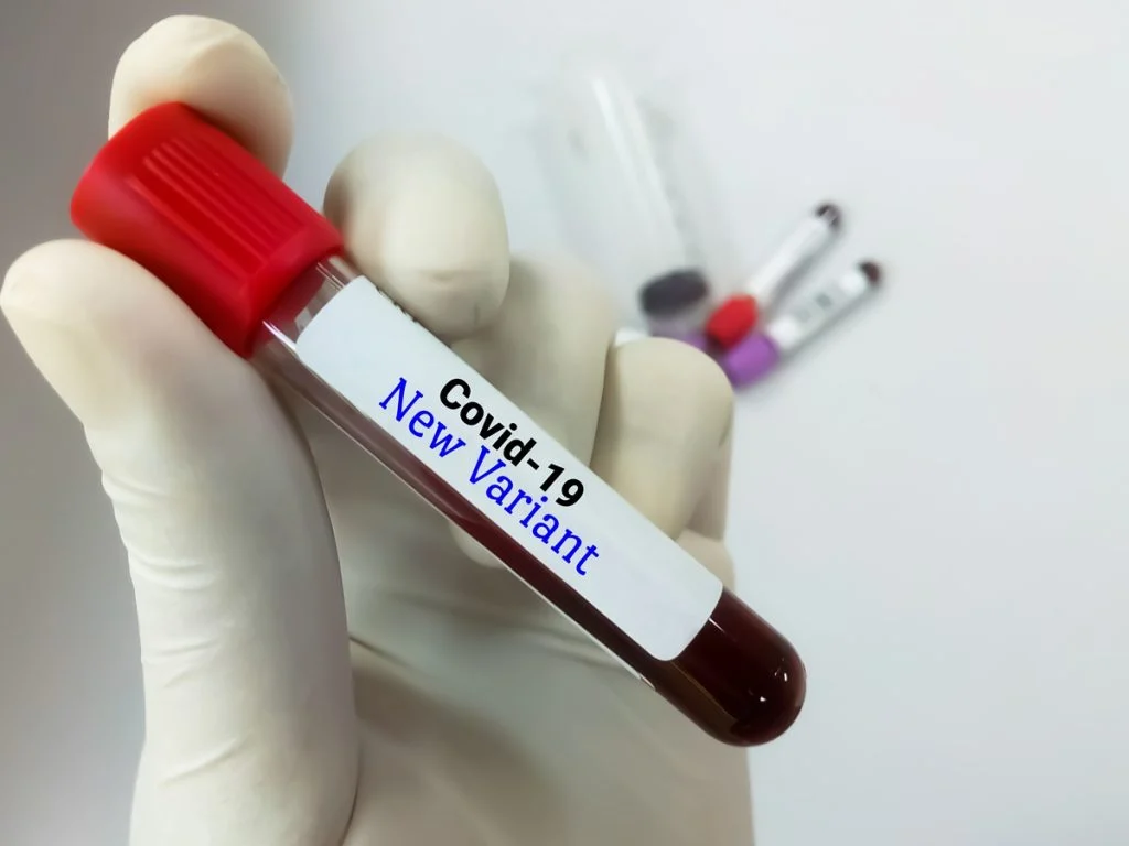 Doctor,In,The,Lab,Holding,A,Tube,Of,Blood,Identified nb-1-8-1-ce-que-l-on-sait-du-nouveau-variant-covid cover
