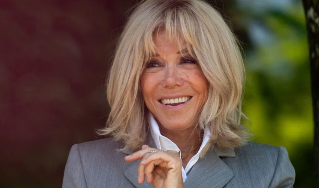 Après 2027, Brigitte Macron rêve “d’une maison aux volets bleus en bord de mer, avec des petits-enfants qui courent”